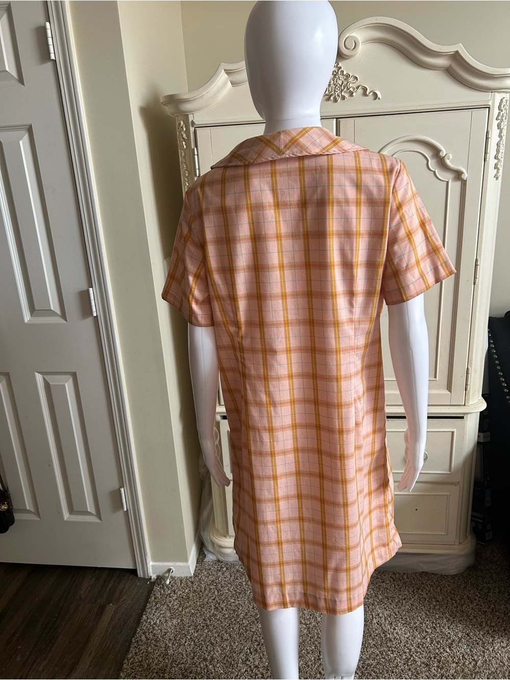 1970s Vintage Pink & Yellow Plaid Midi Dress with Ruffled Collar - Picture 4 of 4